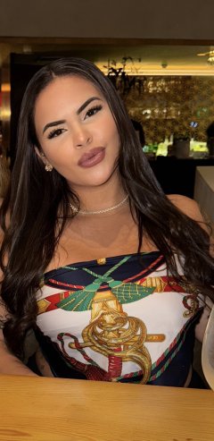 Recent photo of Holly Party❄️Big ass Brazilian ...