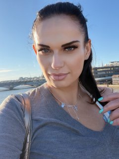 Recent photo of Queenie Starlight