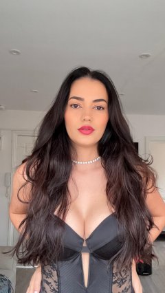 Lara PARTY GIRL ❄️