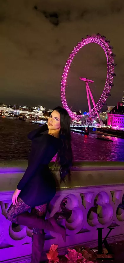 stories-slider-content