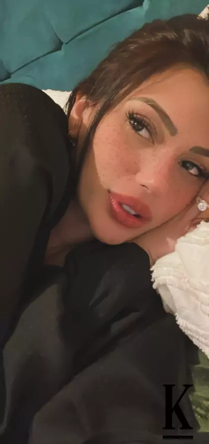 stories-slider-content