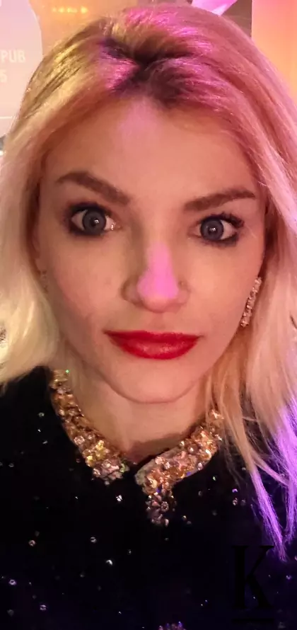 stories-slider-content