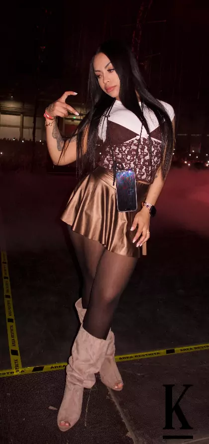 stories-slider-content