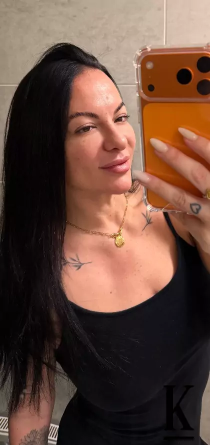 stories-slider-content