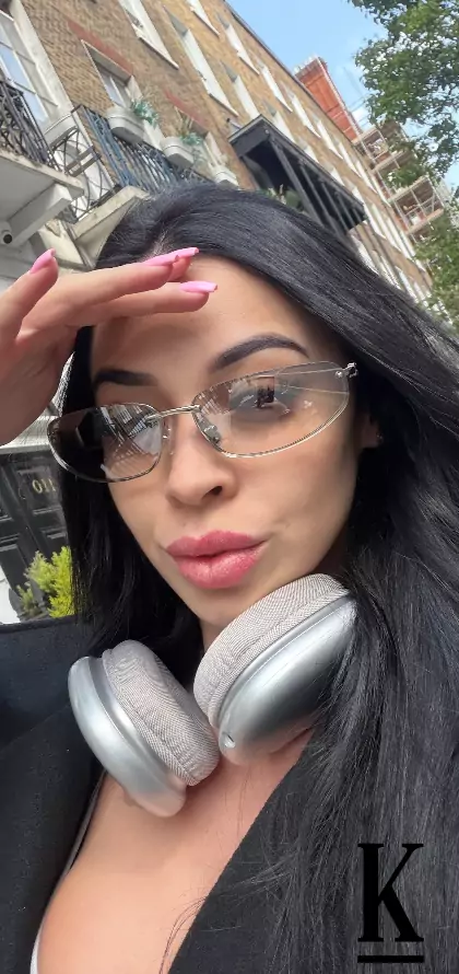 stories-slider-content