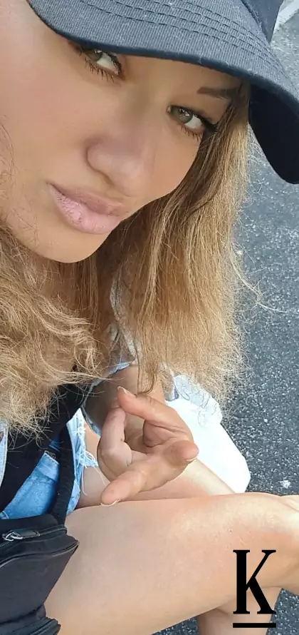 stories-slider-content