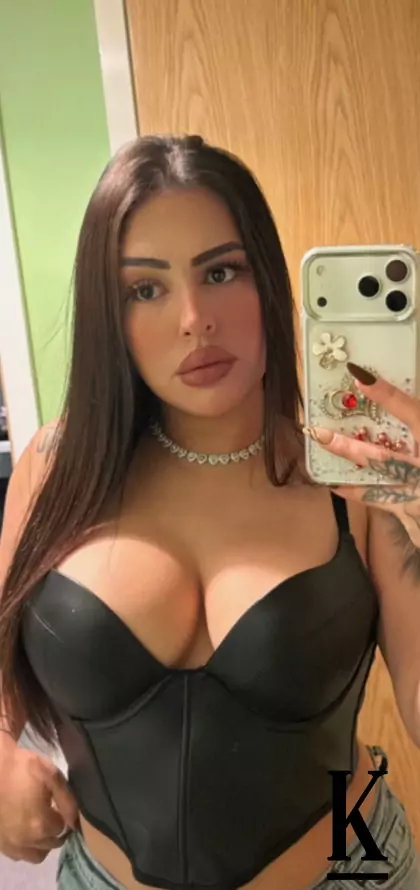 stories-slider-content