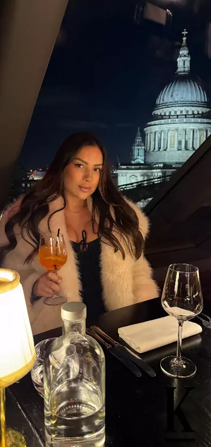 stories-slider-content