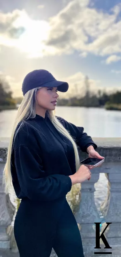 stories-slider-content