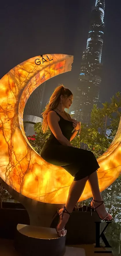 stories-slider-content