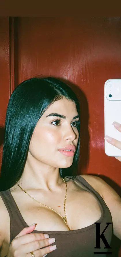 stories-slider-content