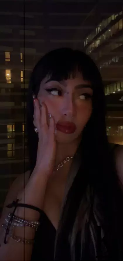 stories-slider-content